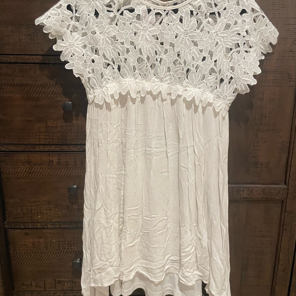 Elegant White Lace Women's Dress